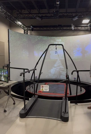 6-DOF treadmill with immersive VR environment at UNO Biomechanics Lab